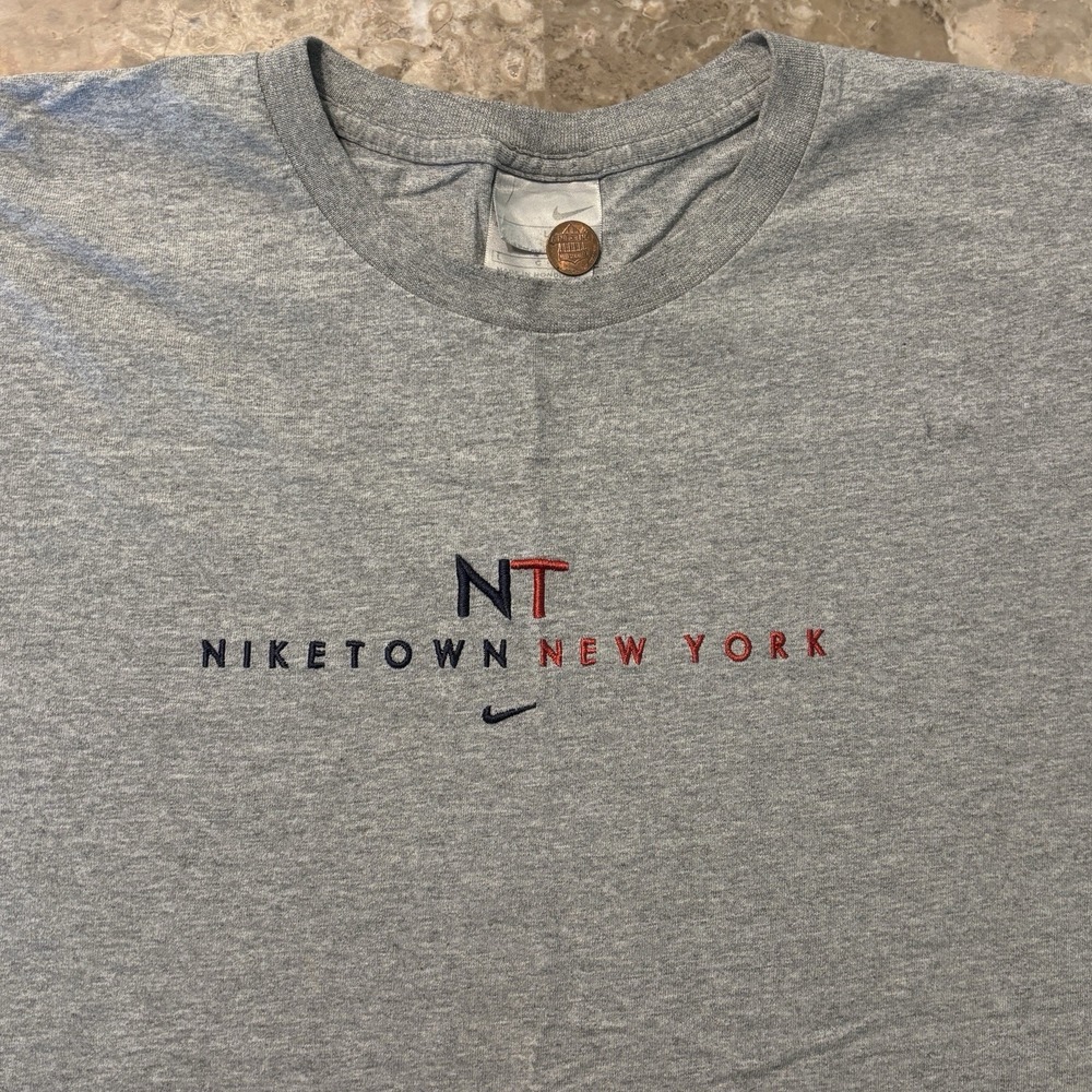 Vintage Nike Shirt Mens Large Grey Nike Town New York Short Sleeve Nicks Colors